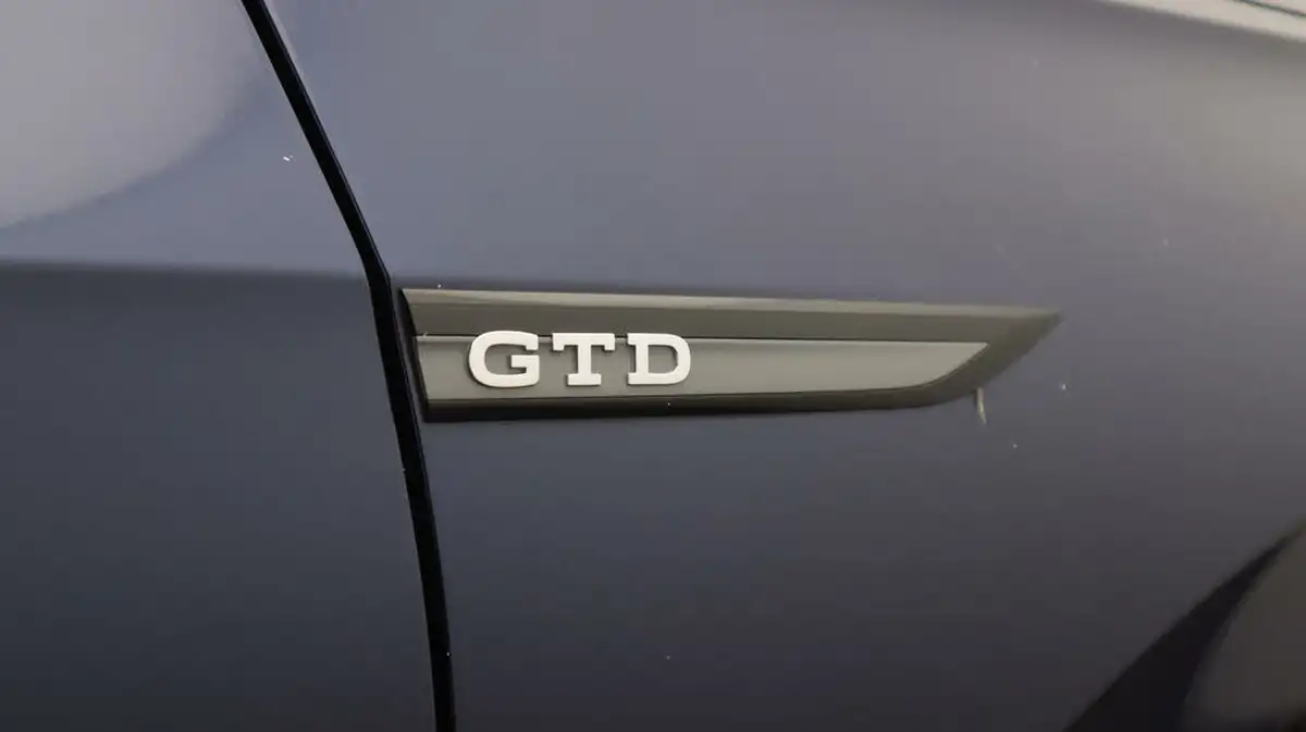 2022-volkswagen-golf-20tdi-gtd-big-21