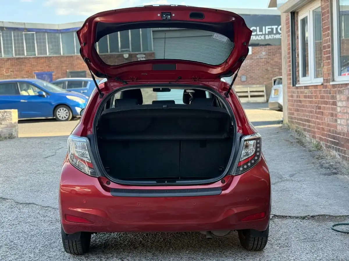 2013-toyota-yaris-15-vvt-i-t4-big-45
