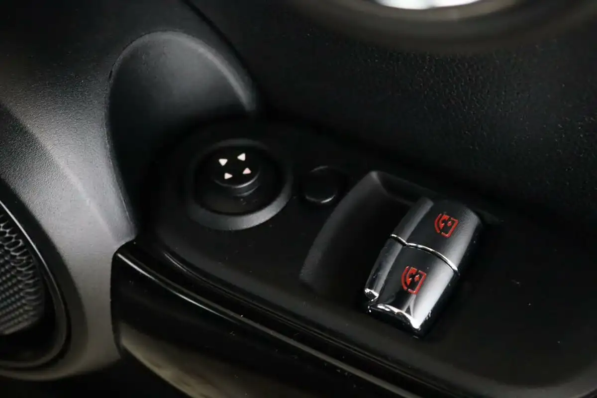 2021-mini-cooper-15-one-classic-3d-big-15