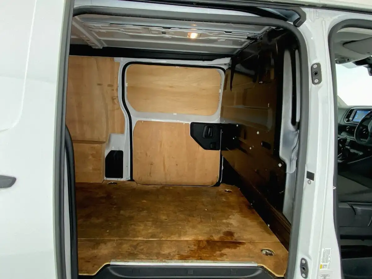 2023-peugeot-expert-15-bluehdi-professional-premium-standard-1000-big-25