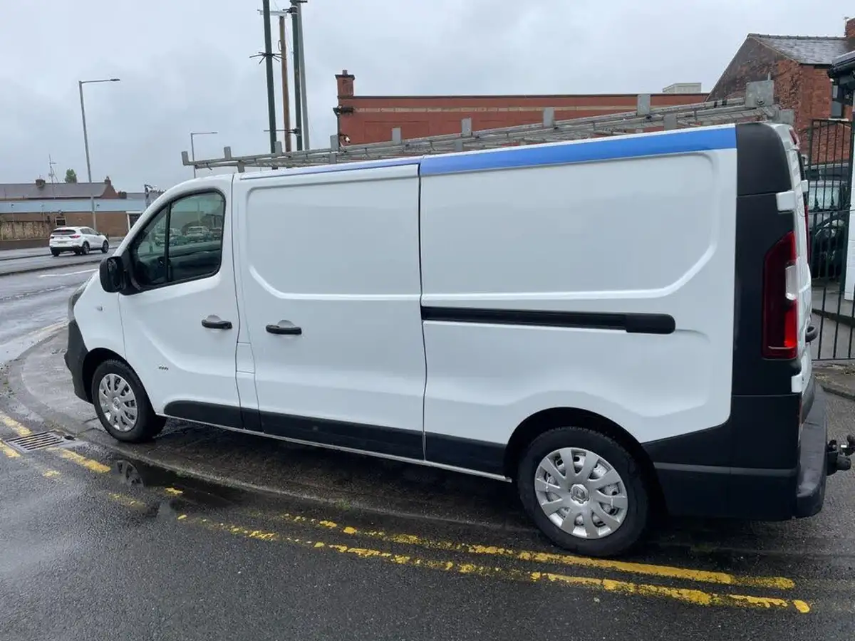 2015-vauxhall-vivaro-16cdti-2900-l2h1-115ps-refrigerated-van-big-8