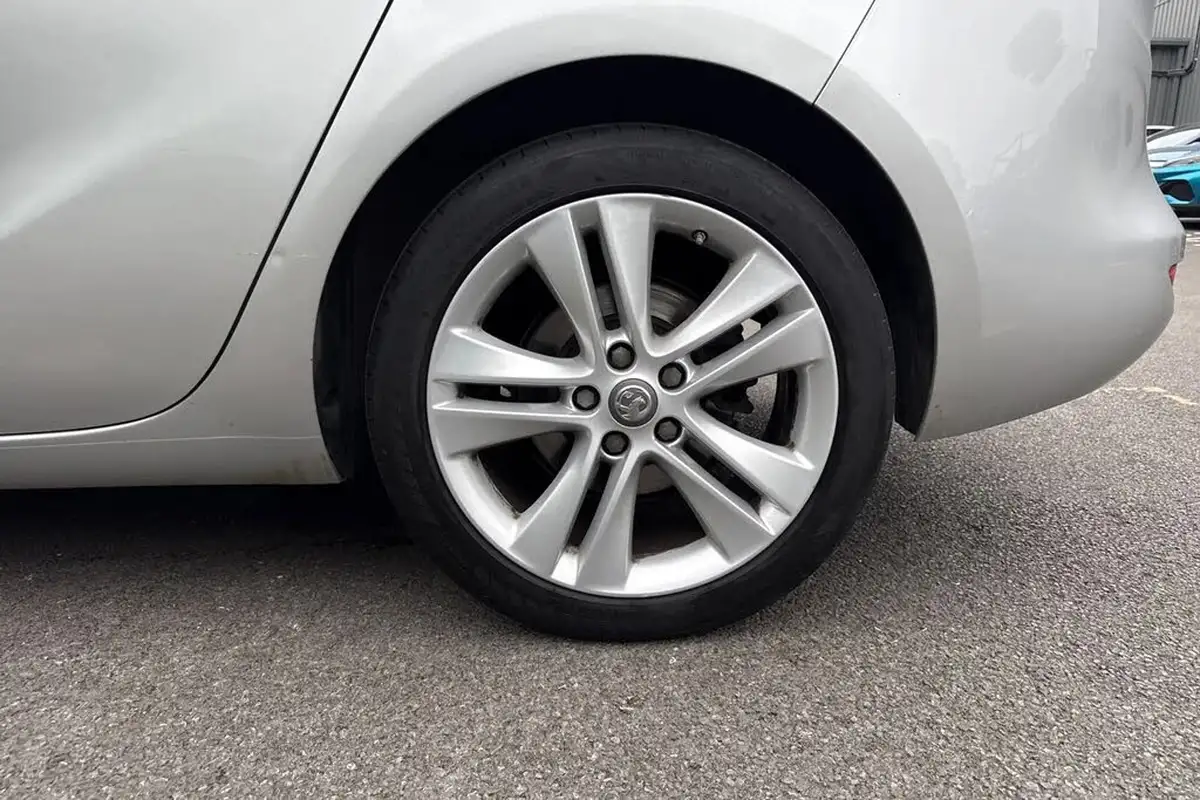 2016-vauxhall-zafira-tourer-14i-16v-turbo-sri-big-10