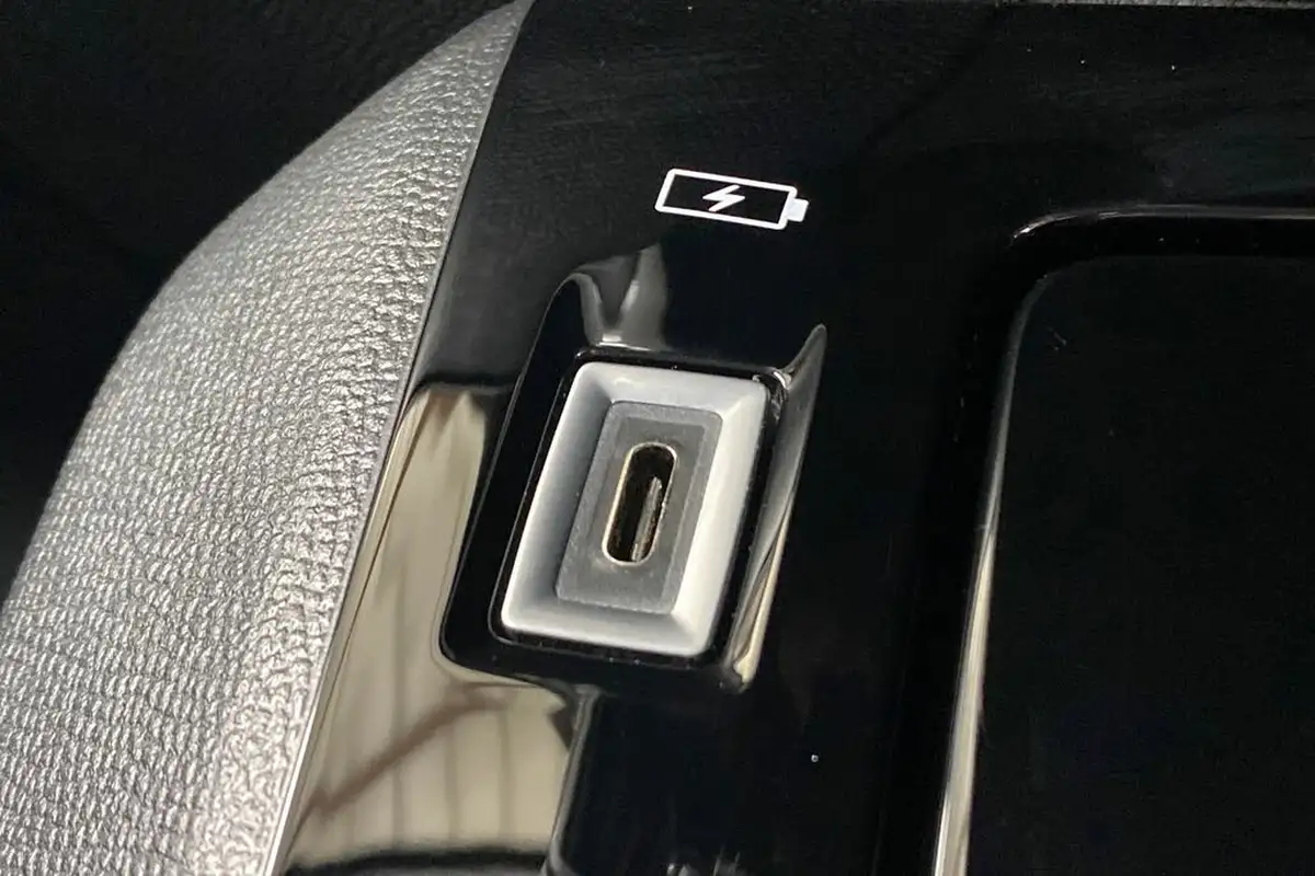 2021-peugeot-208-e-allure-premium-50kwh-big-32