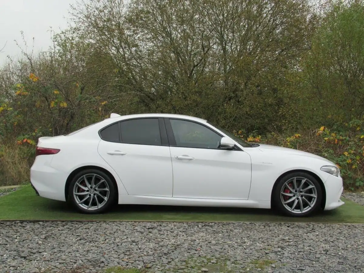 2017-alfa-romeo-giulia-20-veloce-big-13