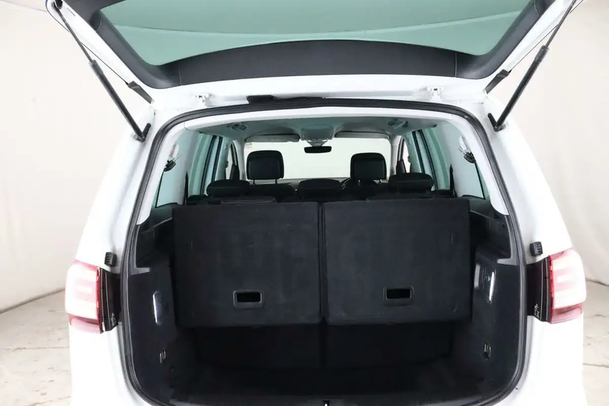 2020-volkswagen-sharan-20tdi-se-nav-150ps-dsg-big-12