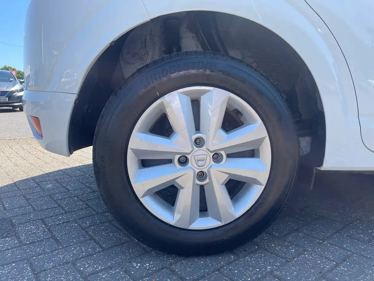 2022-dacia-sandero-10-tce-comfort-90bhp-big-8