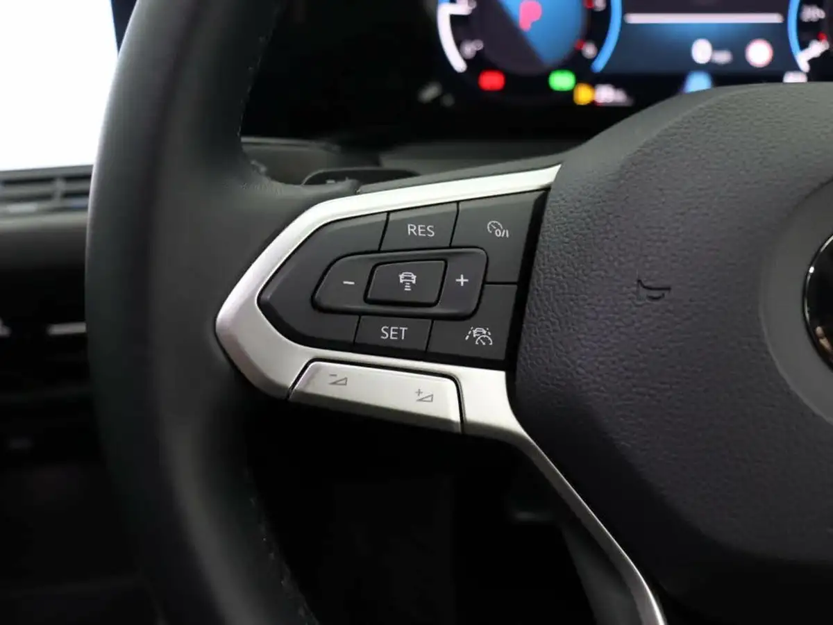 2022-volkswagen-golf-20tdi-style-150ps-estate-dsg-big-26