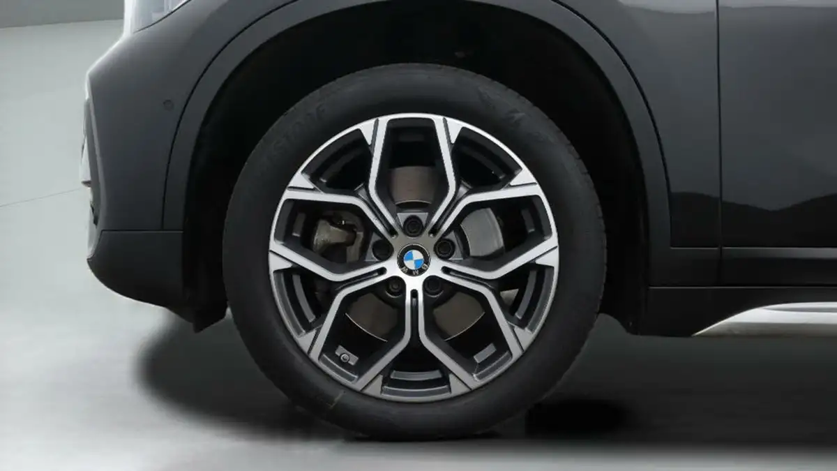 2022-bmw-x1-20-sdrive20i-xline-big-18