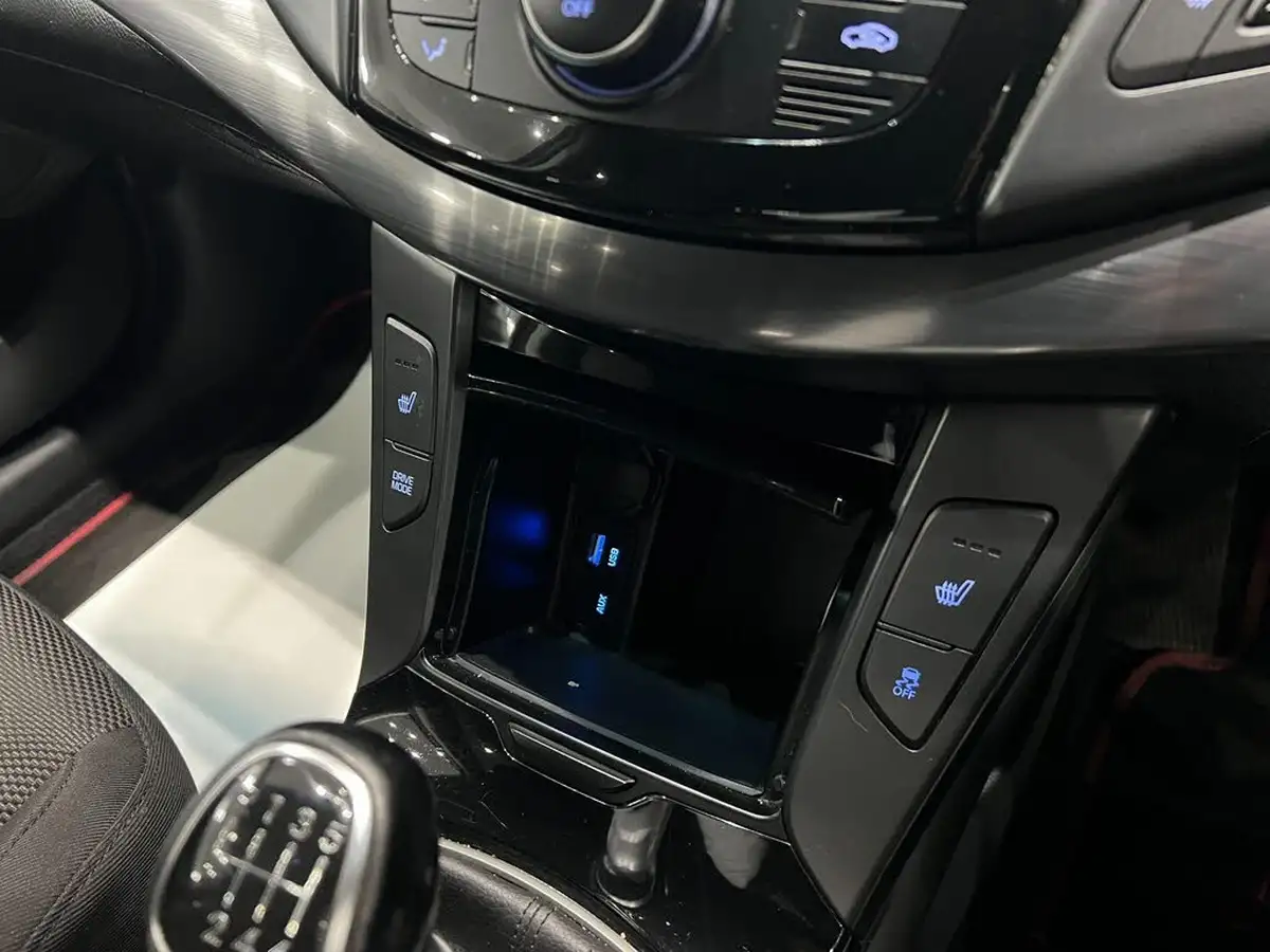 2017-hyundai-i40-17crdi-se-nav-141ps-tourer-5d-big-31