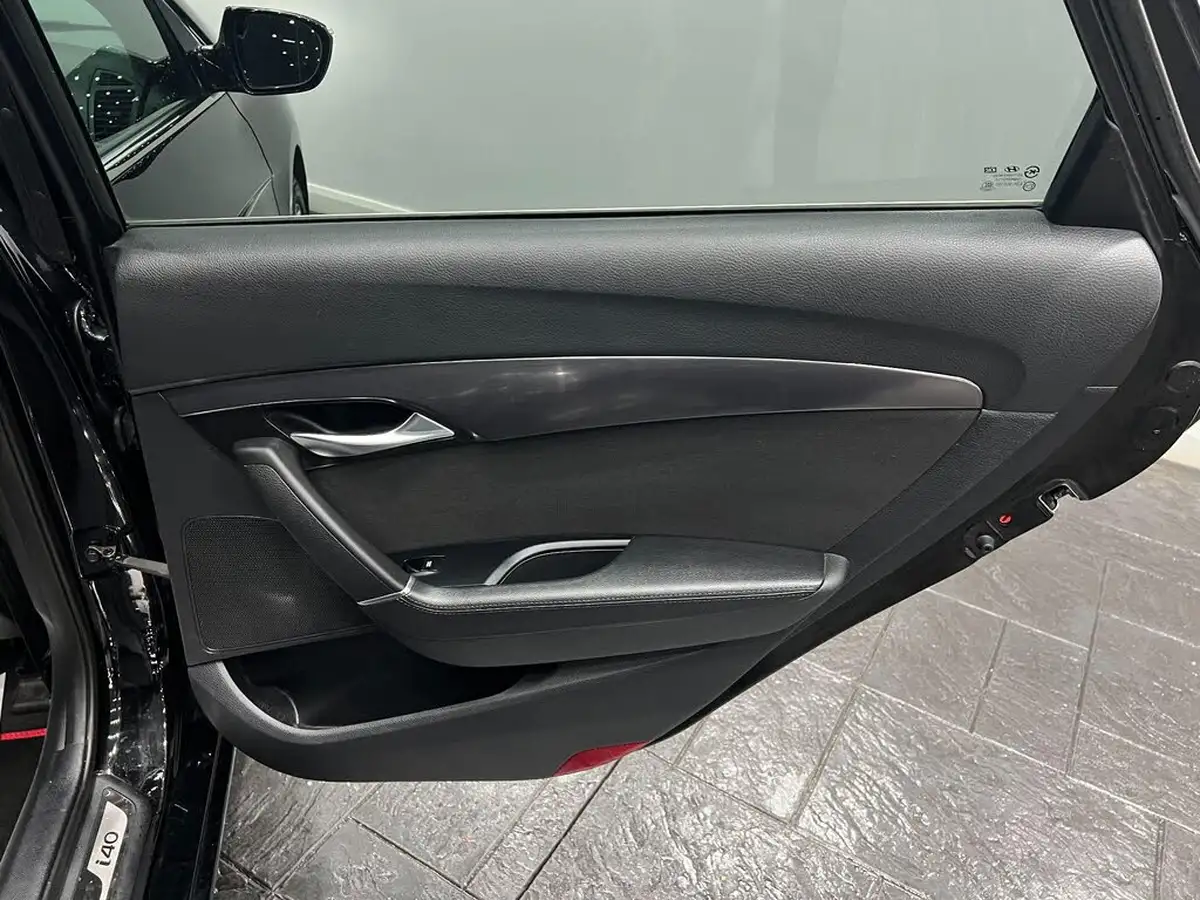 2017-hyundai-i40-17crdi-se-nav-141ps-tourer-5d-big-59