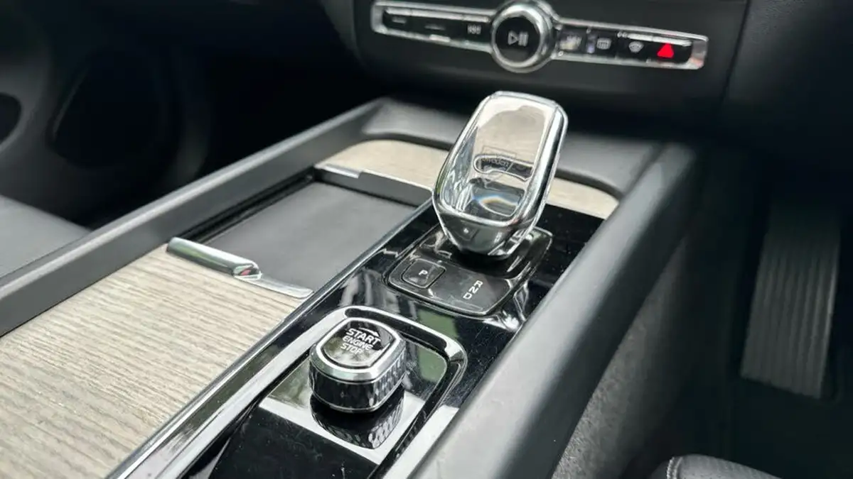 2022-volvo-xc60-20-t6-inscription-350bhp-big-25