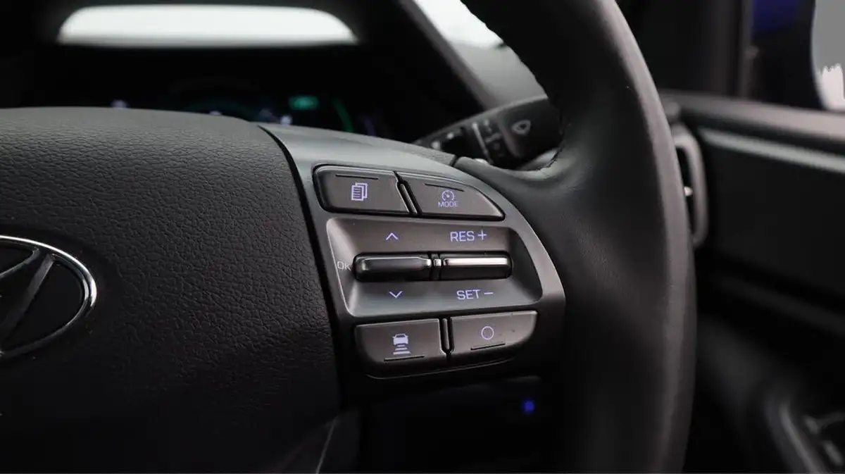 2022-hyundai-ioniq-e-premium-electric-big-25