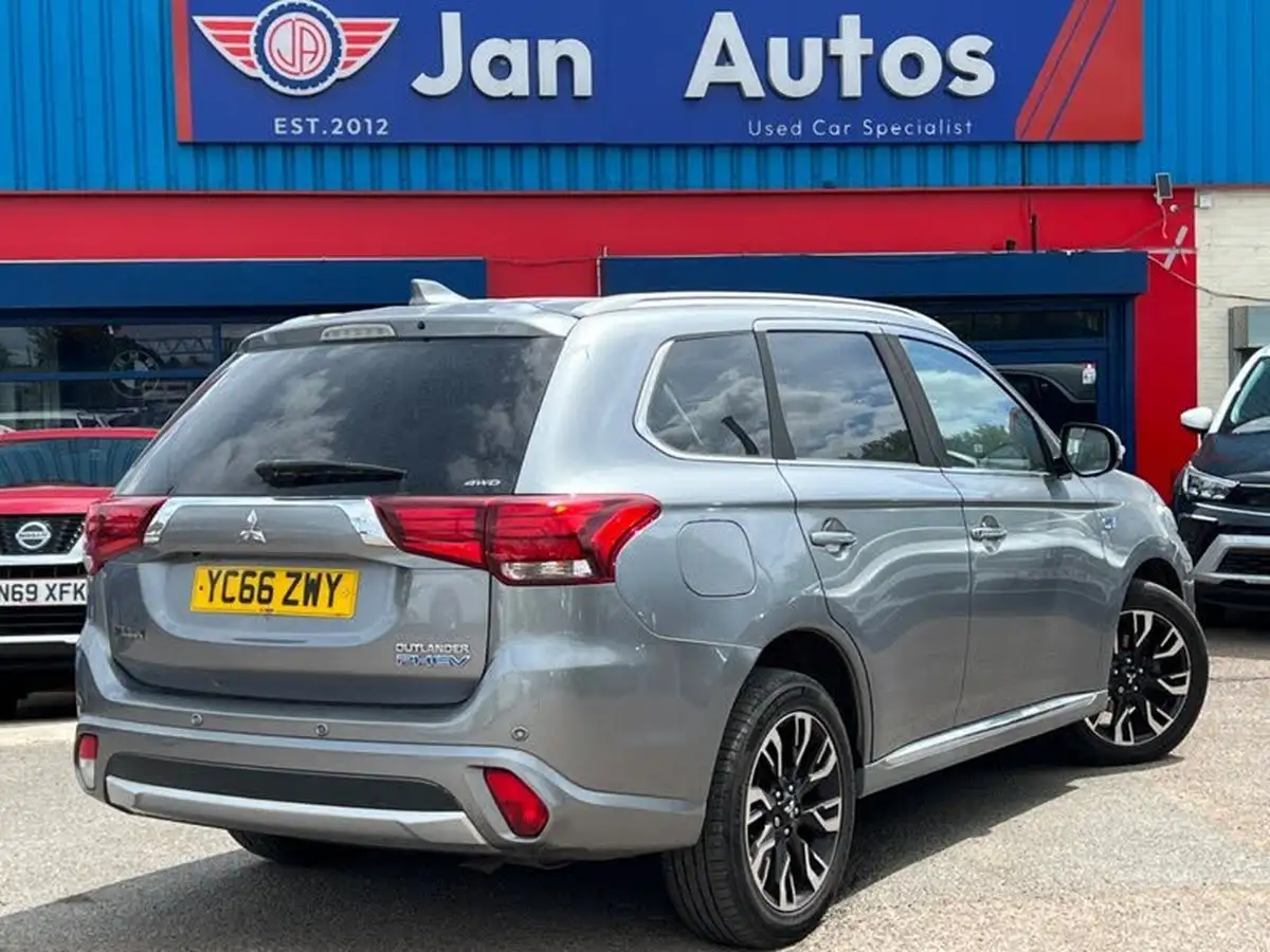 2016-mitsubishi-outlander-20-gx4hs-phev-big-45