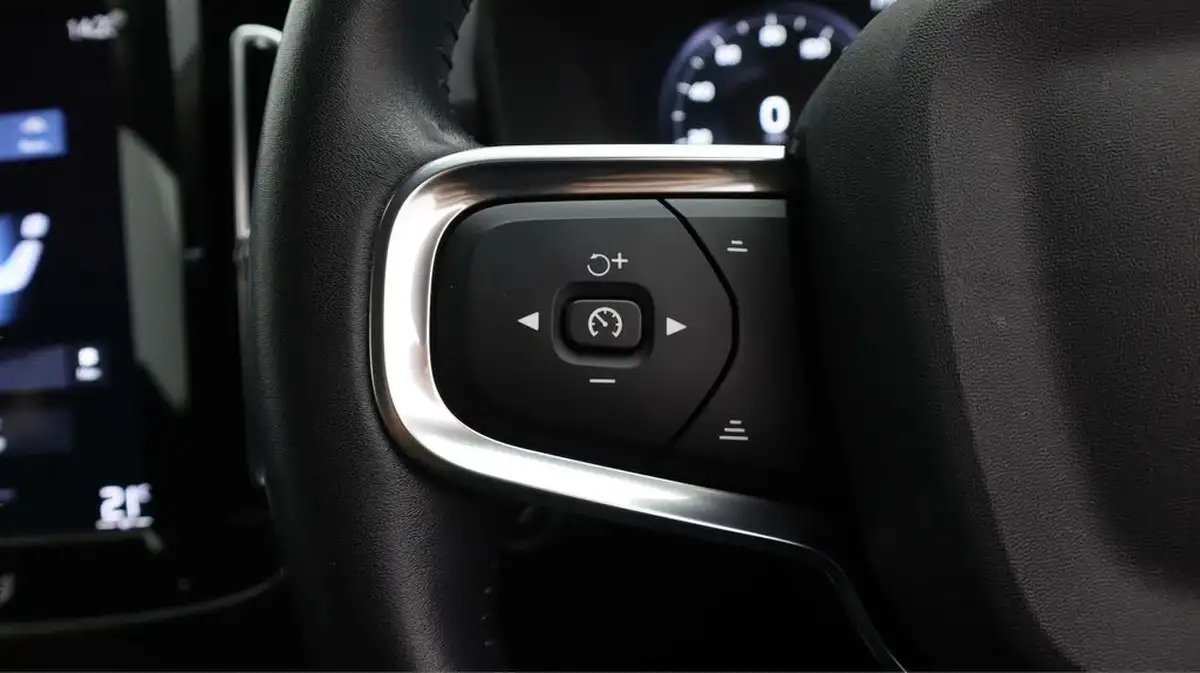2021-volvo-xc40-15-t3-inscription-161bhp-auto-big-23