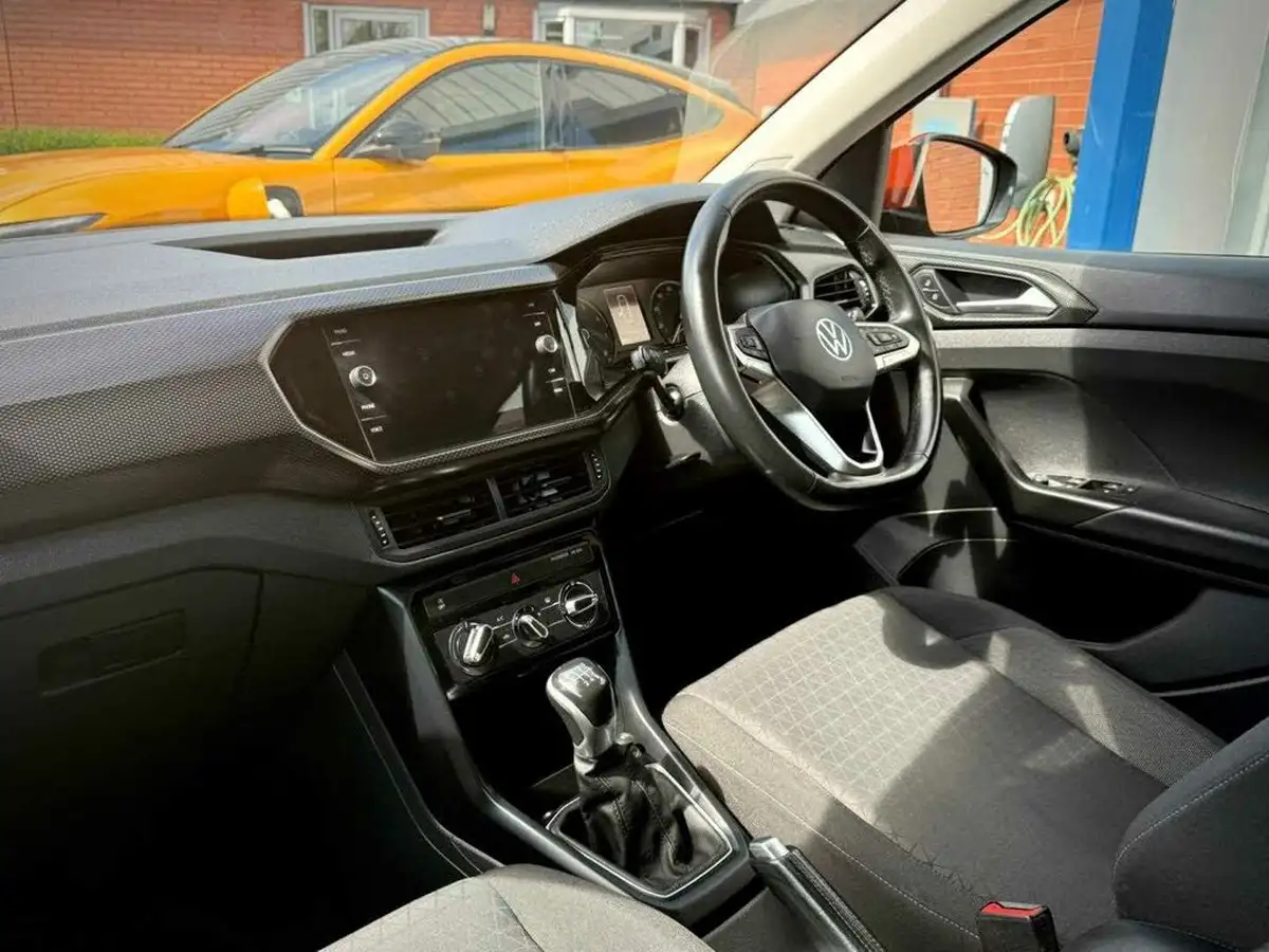2022-volkswagen-t-cross-10-tsi-se-110ps-big-24