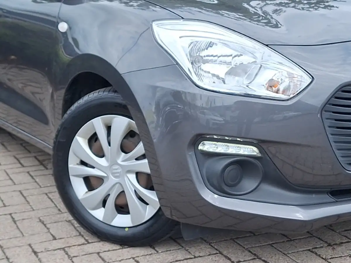 2019-suzuki-swift-12-dualjet-attitude-big-8
