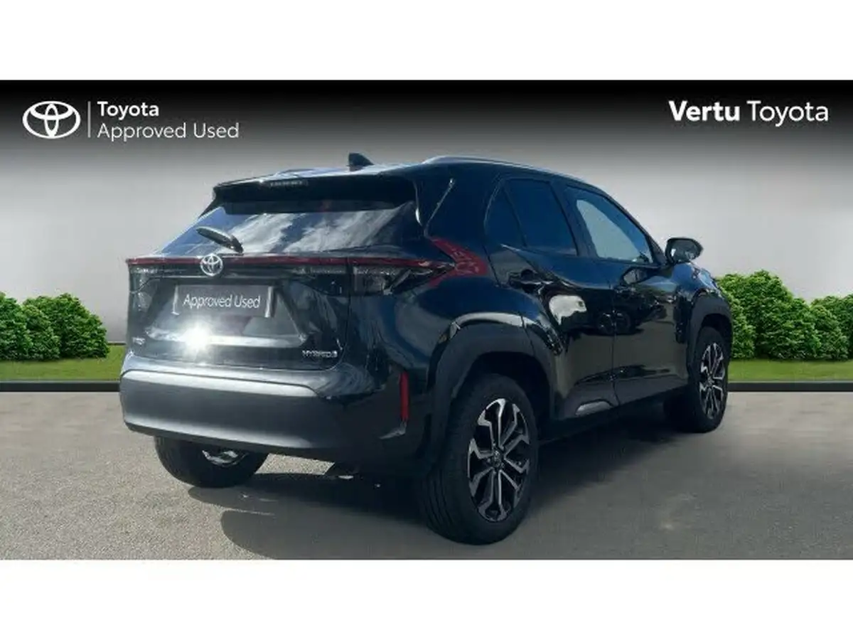 2022-toyota-yaris-15-vvt-i-design-panoramic-roof-big-1