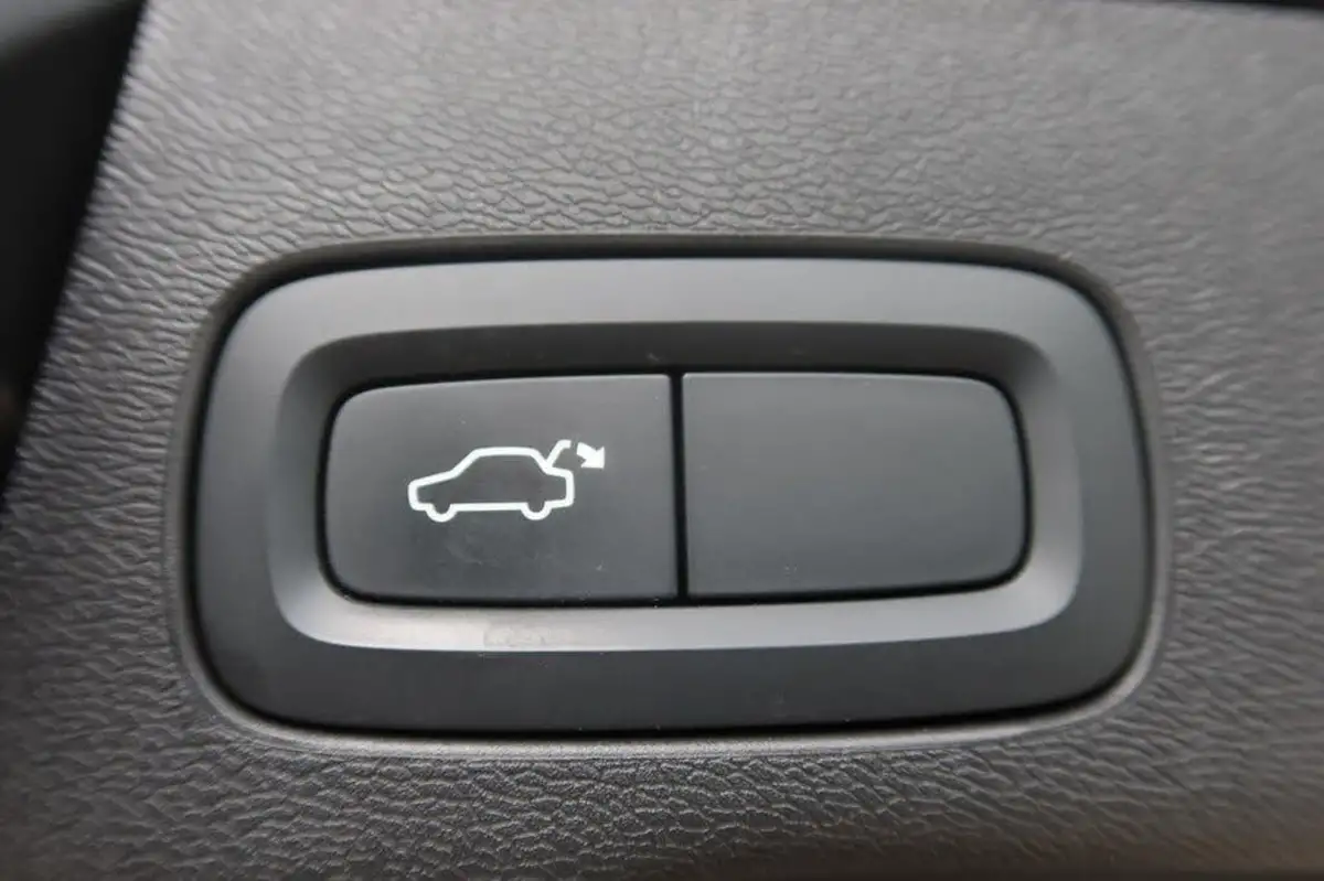 2021-volvo-xc60-20td-b4-momentum-big-7