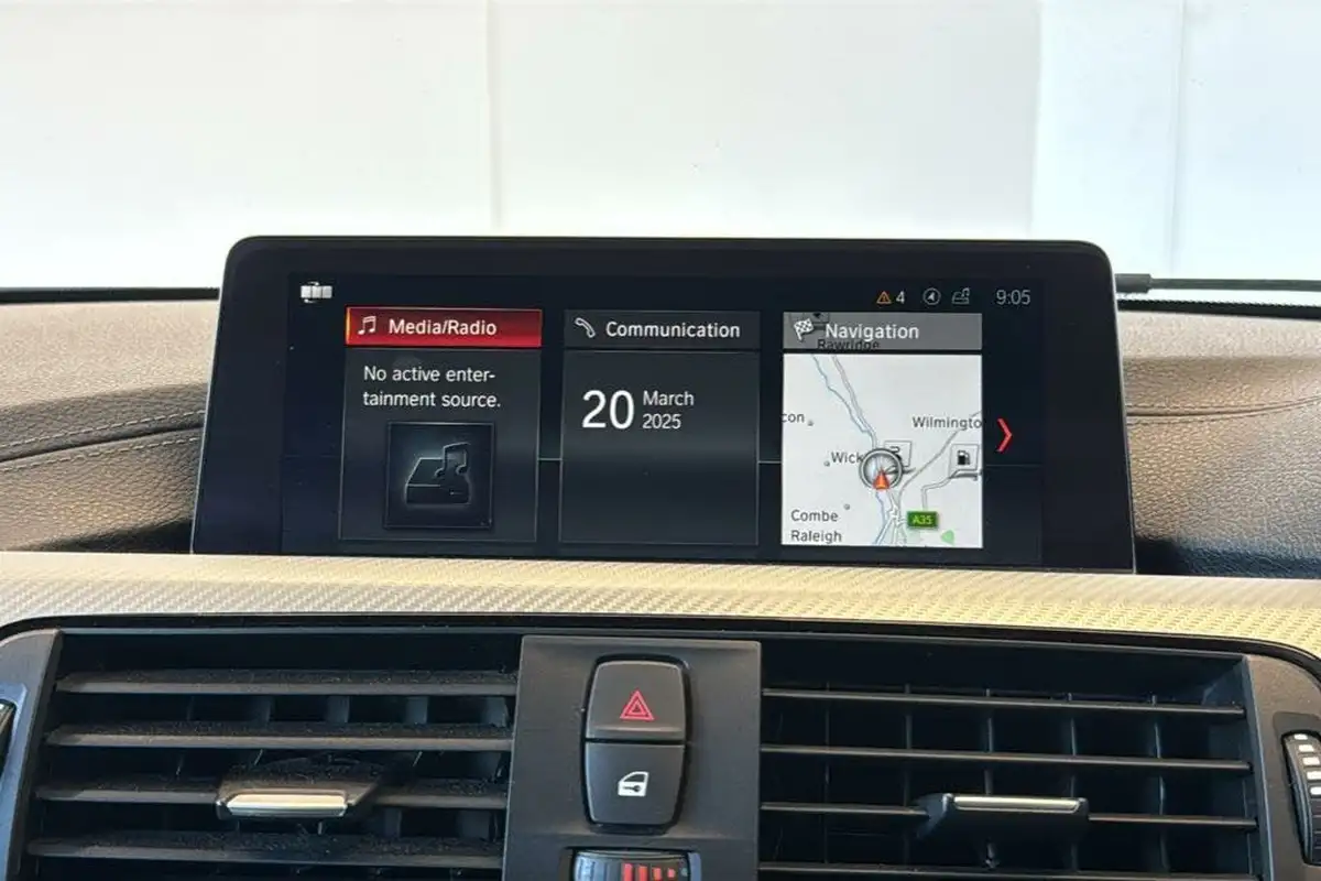 2018-bmw-3-series-20-330e-m-sport-big-24