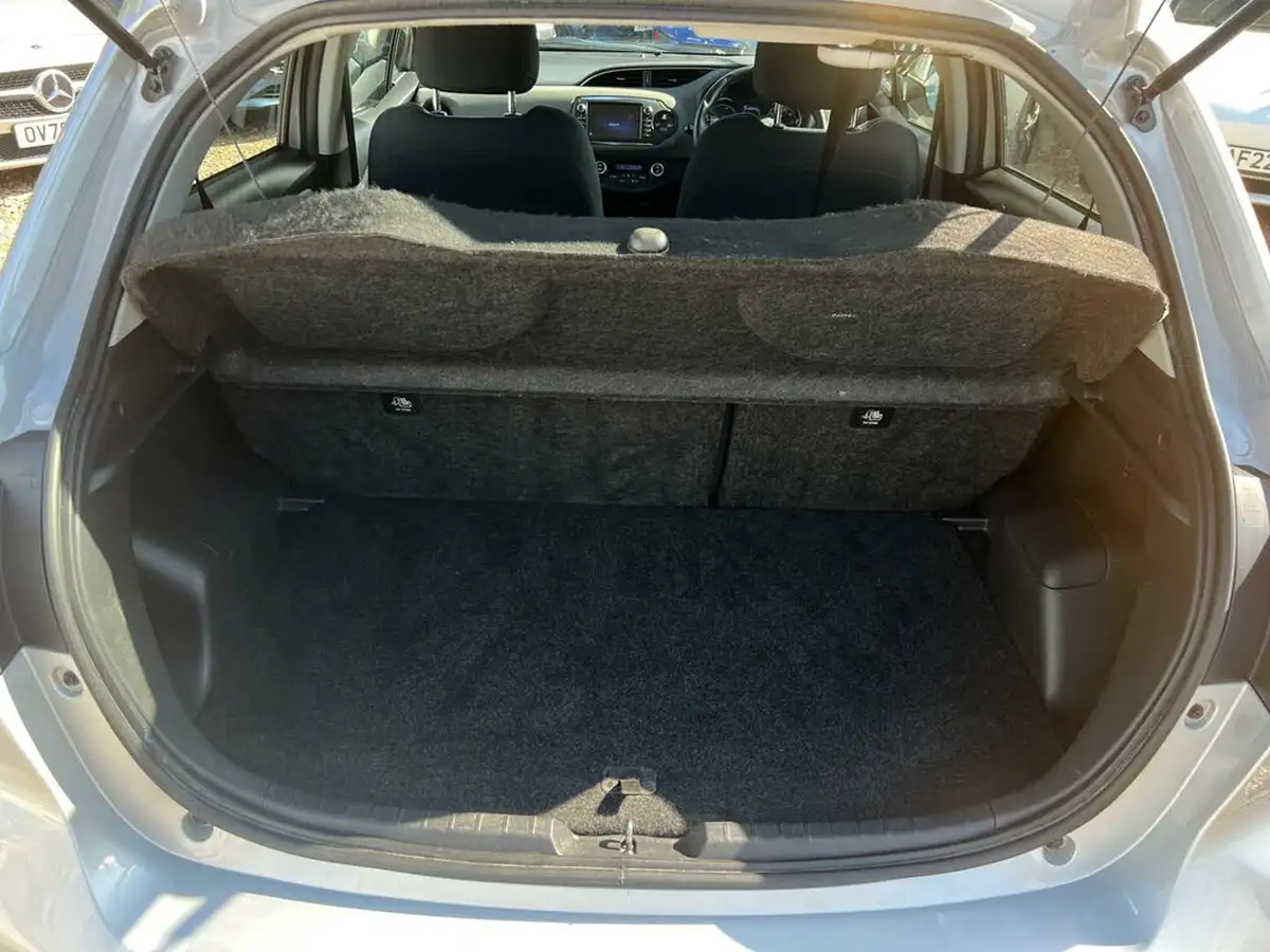 2018-toyota-yaris-15-vvt-i-icon-hybrid-big-16