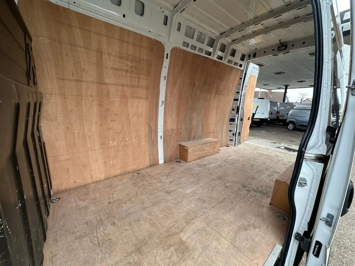 2021-iveco-daily-s-class-23td-35s14v-business-3520mm-h2-136pseu6dt-big-7