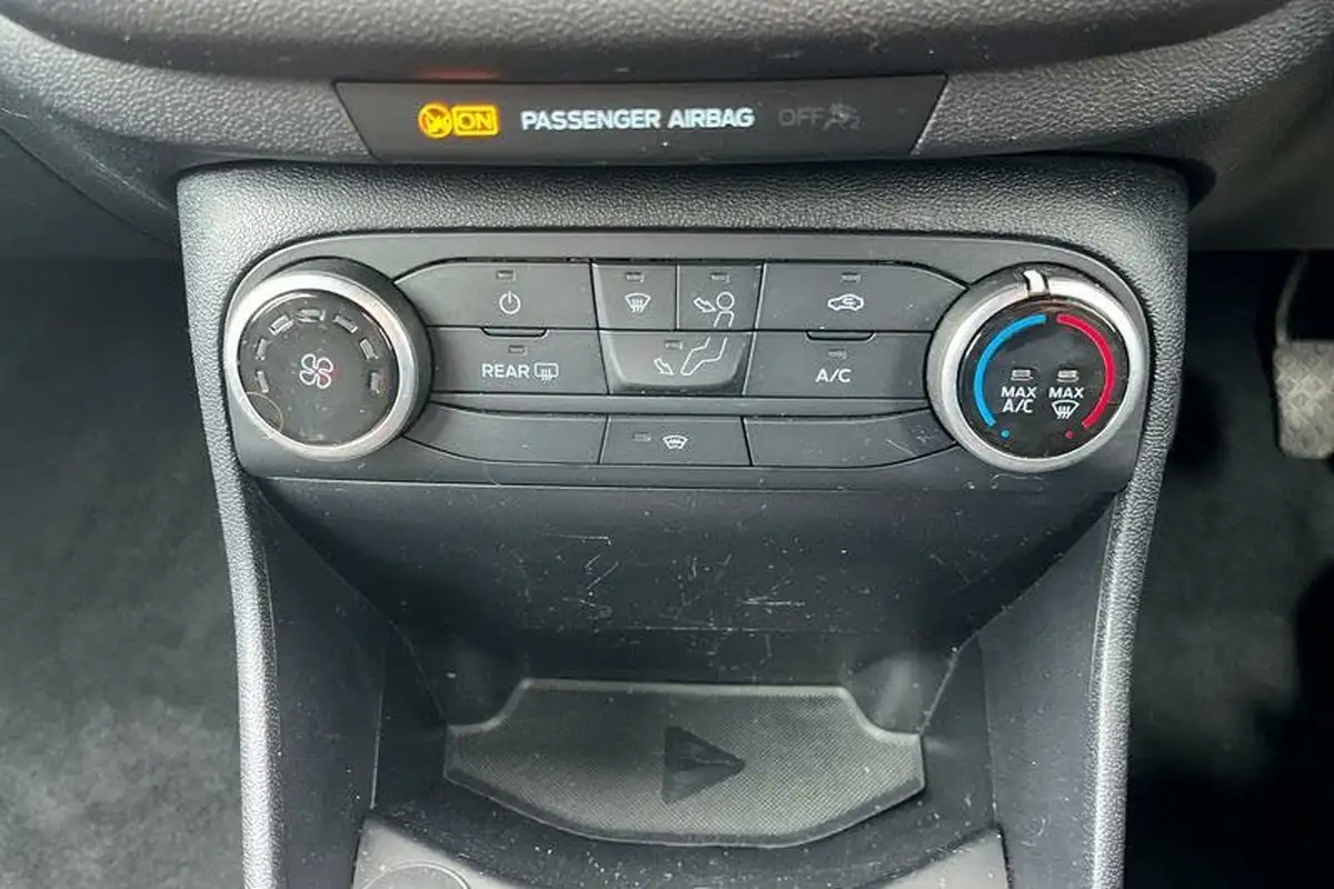 2022-ford-fiesta-10t-st-line-100ps-5d-big-33