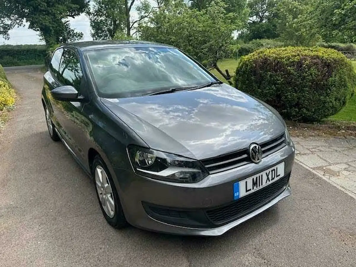 2011-volkswagen-polo-14-se-85ps-3d-big-3