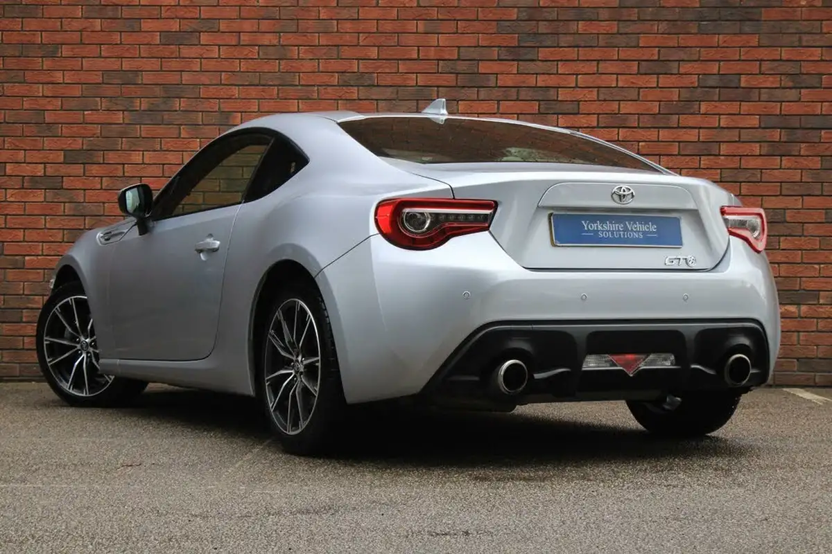 2017-toyota-gt86-20-gt86-pro-big-2