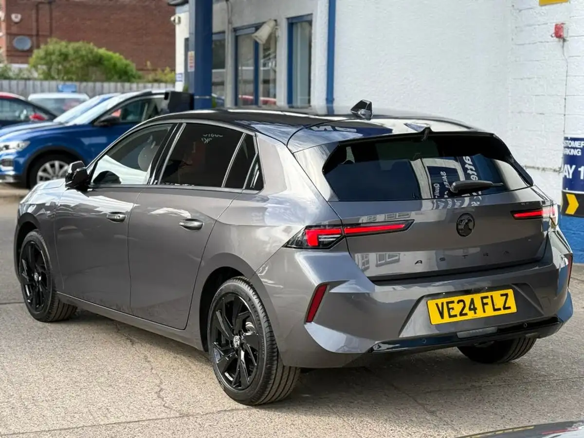 2024-vauxhall-astra-12-turbo-gs-130ps-hatchback-big-3