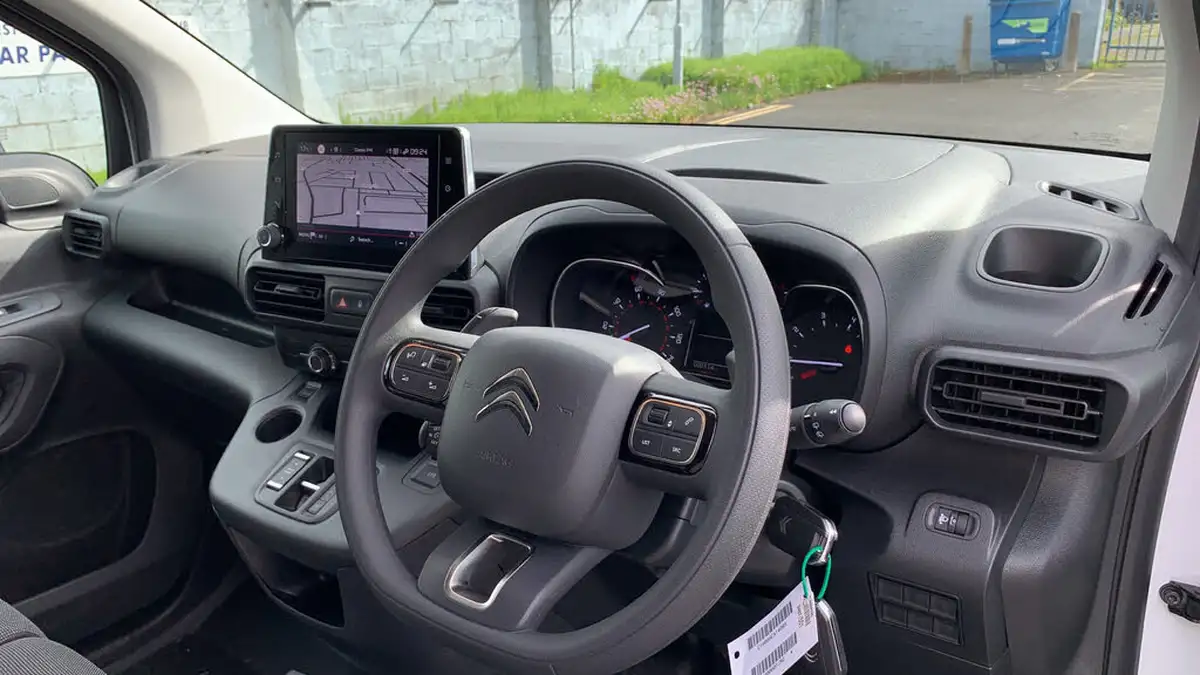 2024-citroen-berlingo-15-bluehdi-950-driver-edition-130pseu6d-eat8-big-10