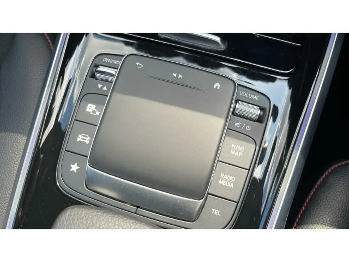 2023-mercedes-benz-glb-class-13-glb200-amg-line-executive-big-12