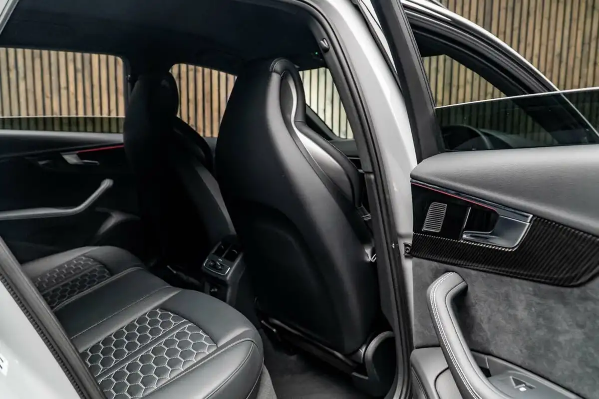 2023-audi-rs4-avant-29-tfsi-carbon-black-big-42