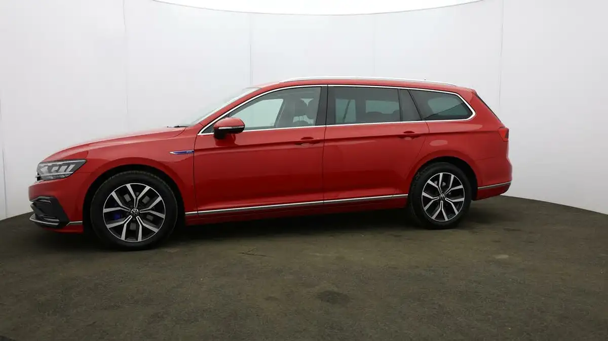 2021-volkswagen-passat-14-tsi-gte-estate-5d-big-33