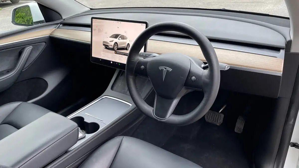 2022-tesla-model-y-e-long-range-big-8
