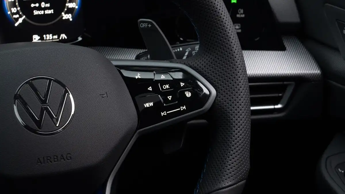 2025-volkswagen-golf-20-tsi-r-black-edition-big-17