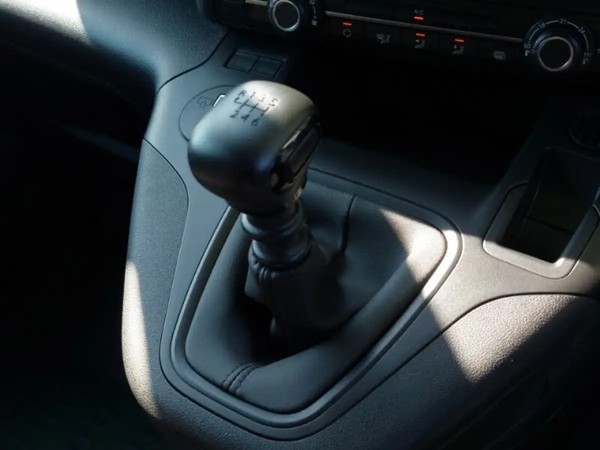 2024-peugeot-partner-15-bluehdi-professional-100pseu6d-big-13