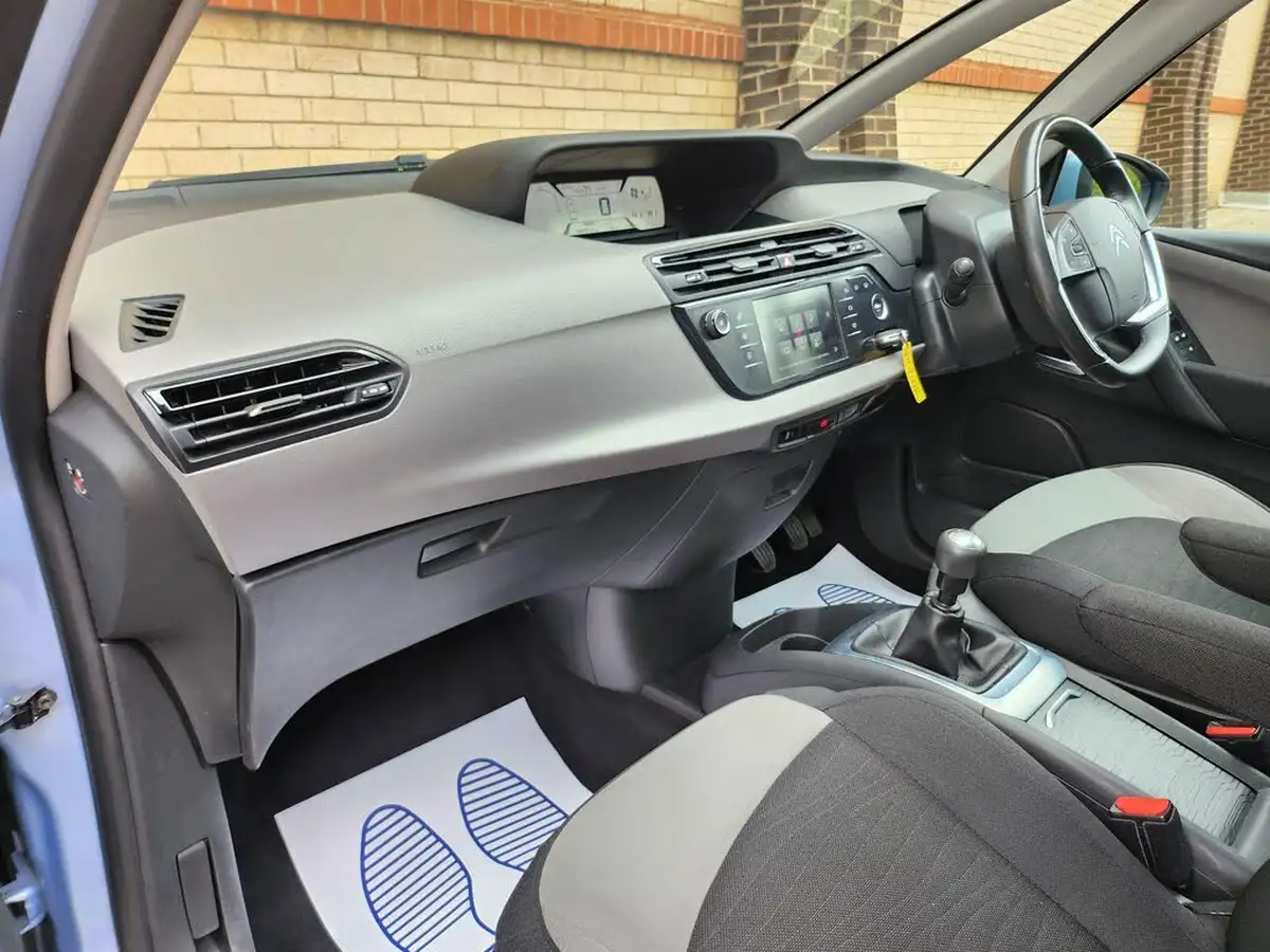 2016-citroen-c4-picasso-16bluehdi-vtr-120ps-big-7