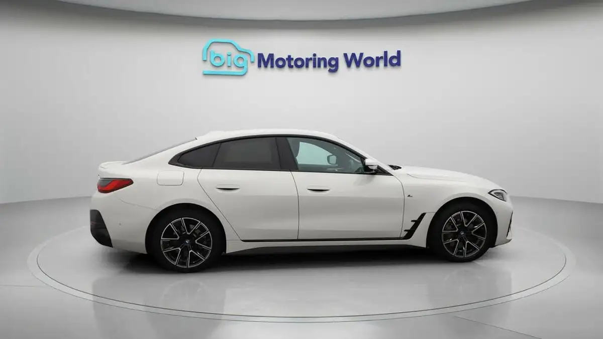 2022-bmw-i4-e-edrive40-m-sport-big-8