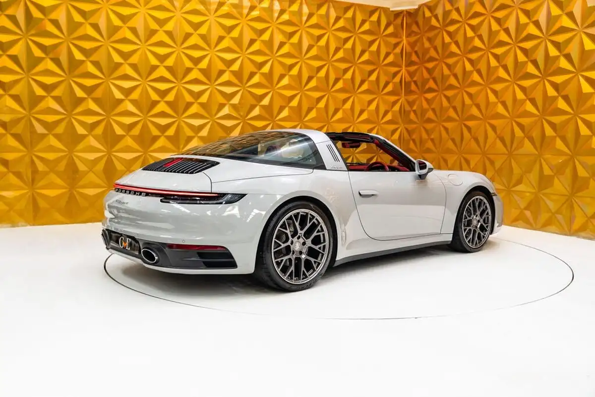 2023-porsche-911-30-targa-4-big-32