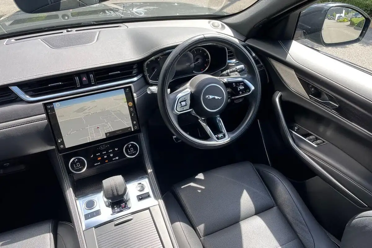 2022-jaguar-f-pace-20-p250-r-dynamic-black-big-23