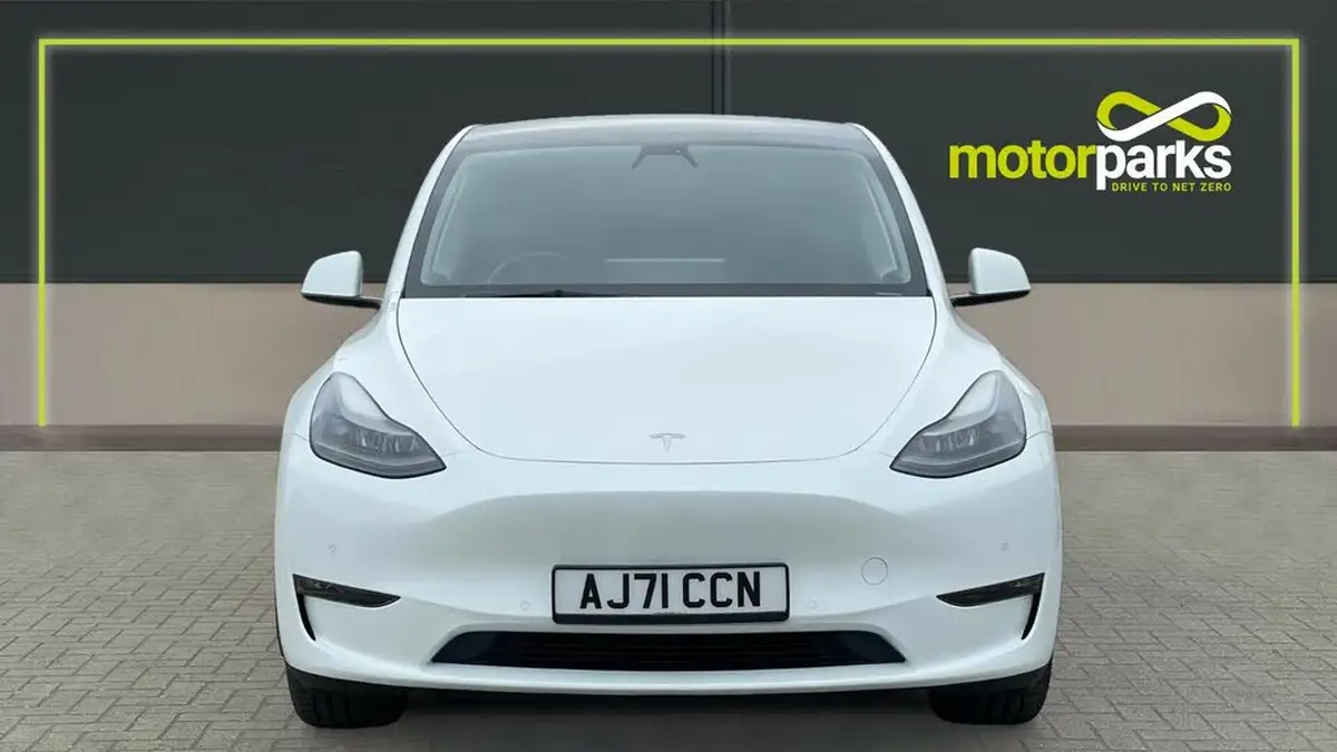 2022-tesla-model-y-e-long-range-big-7