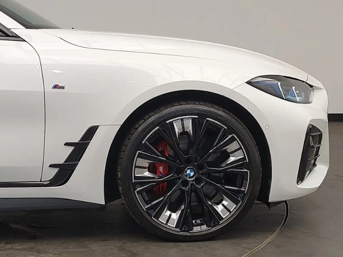 2025-bmw-i4-e-m50-big-13