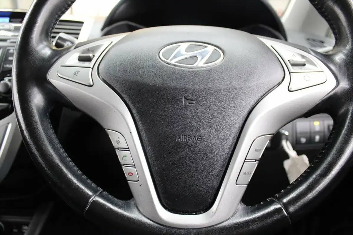 2015-hyundai-ix20-14-se-big-27