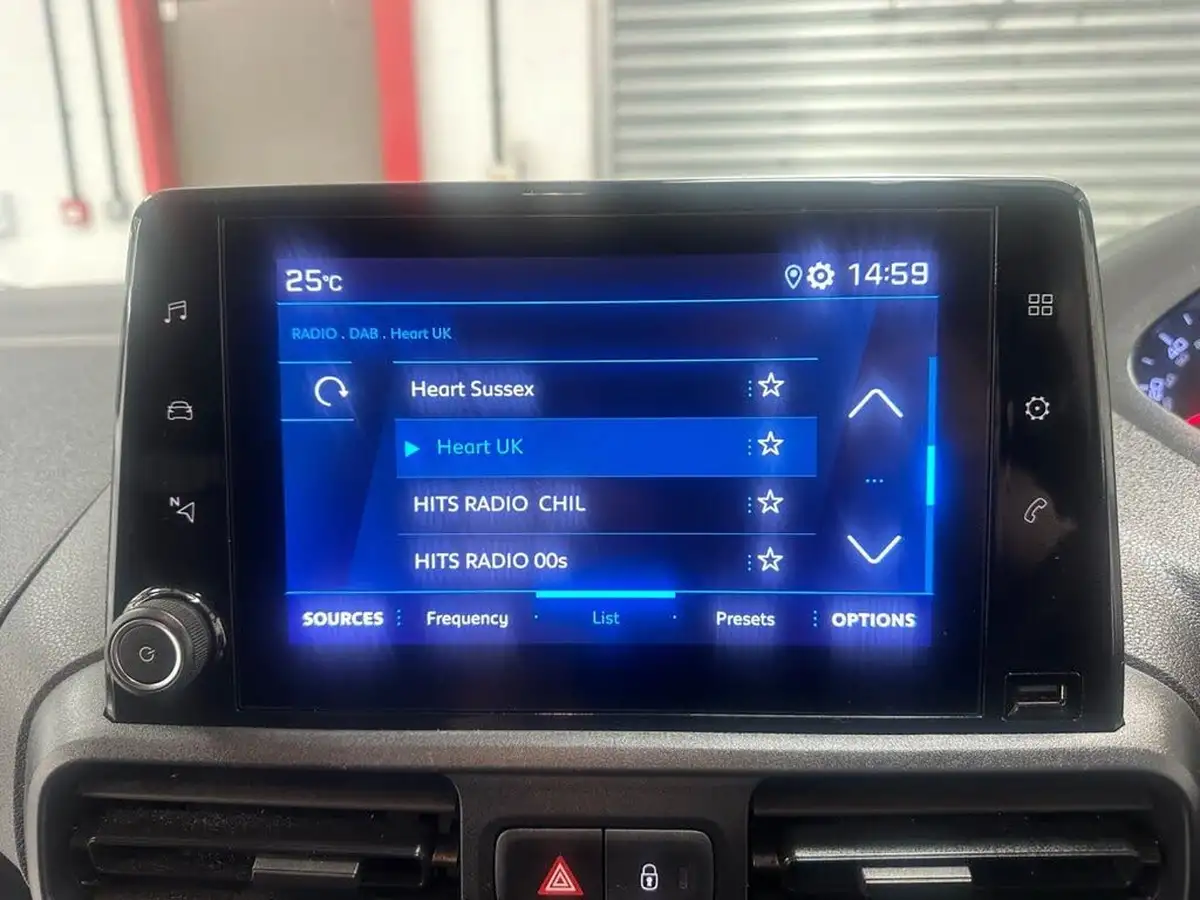 2023-peugeot-partner-15-bluehdi-950-professional-premium-100pseu6d-ss-big-24