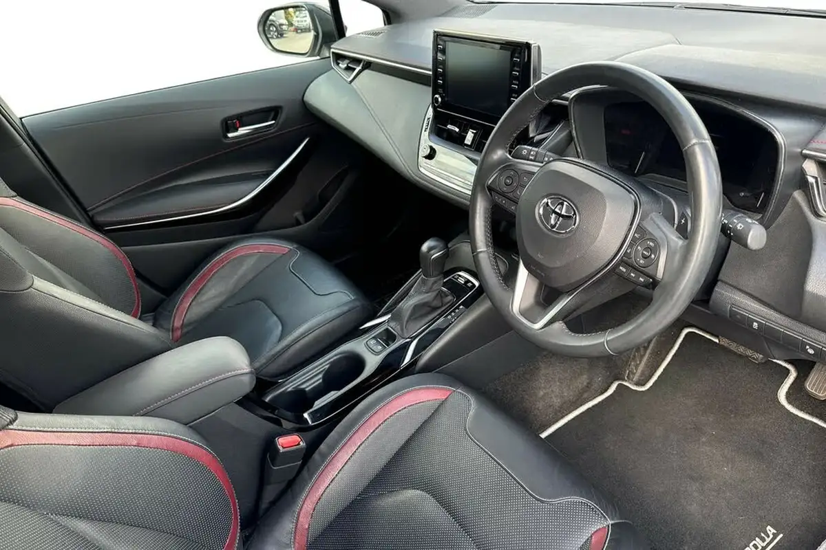 2020-toyota-corolla-20-vvt-i-excel-trk-hatchback-big-9