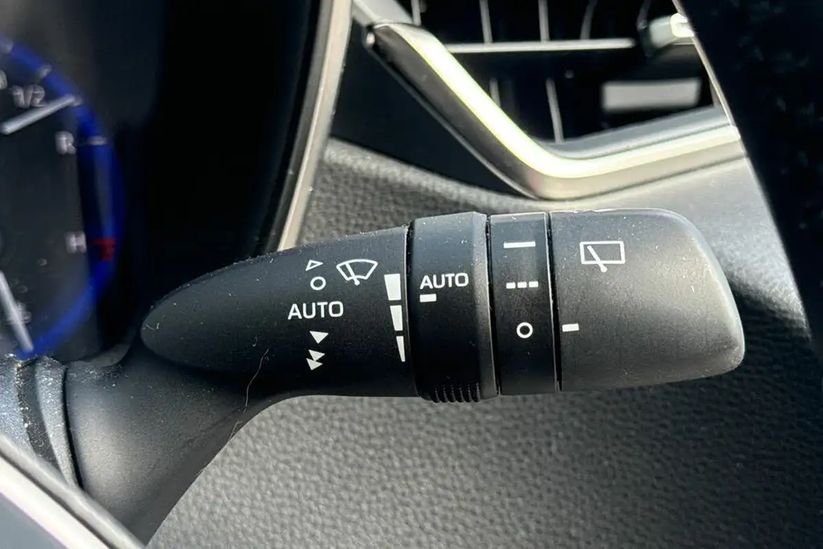 2020-toyota-corolla-20-vvt-i-excel-trk-hatchback-big-33