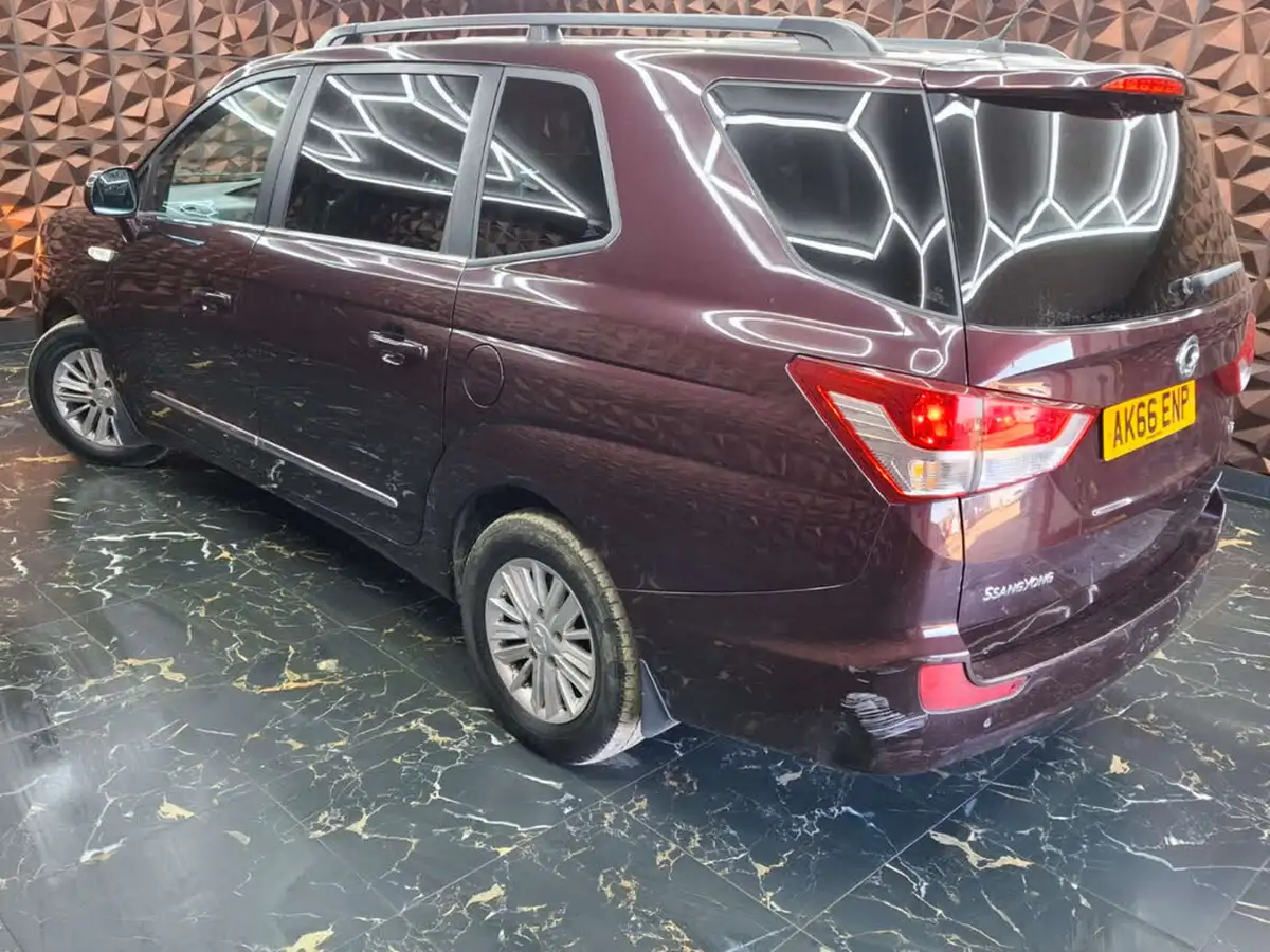 2016-kgm-ssangyong-turismo-22td-ex-big-12