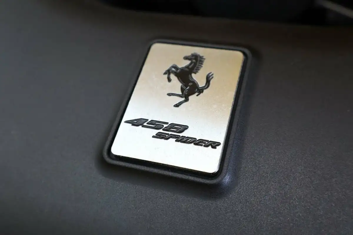 2012-ferrari-458-45-spider-big-42