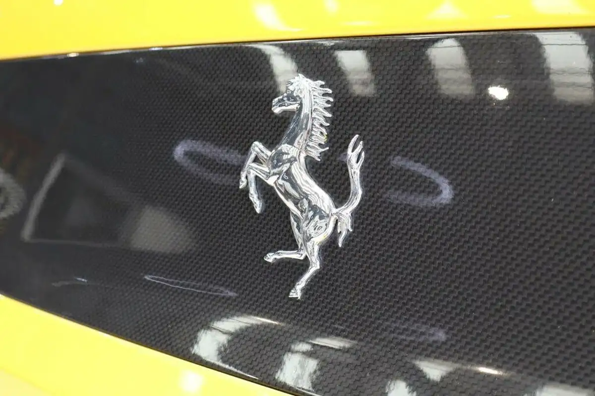 2012-ferrari-458-45-spider-big-18