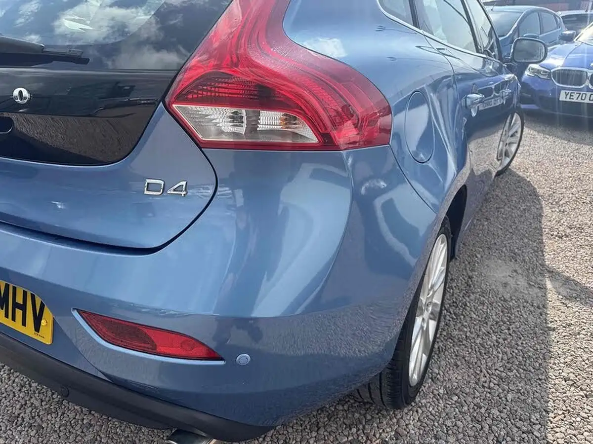 2014-volvo-v40-20td-d4-se-lux-190bhp-1969cc-geartronic-big-10